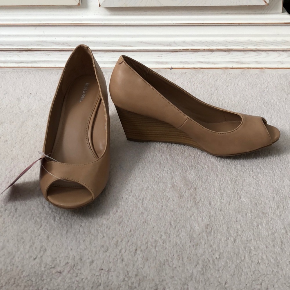 NWT Merona Sz 7 Tan Peep Toe Wedges
